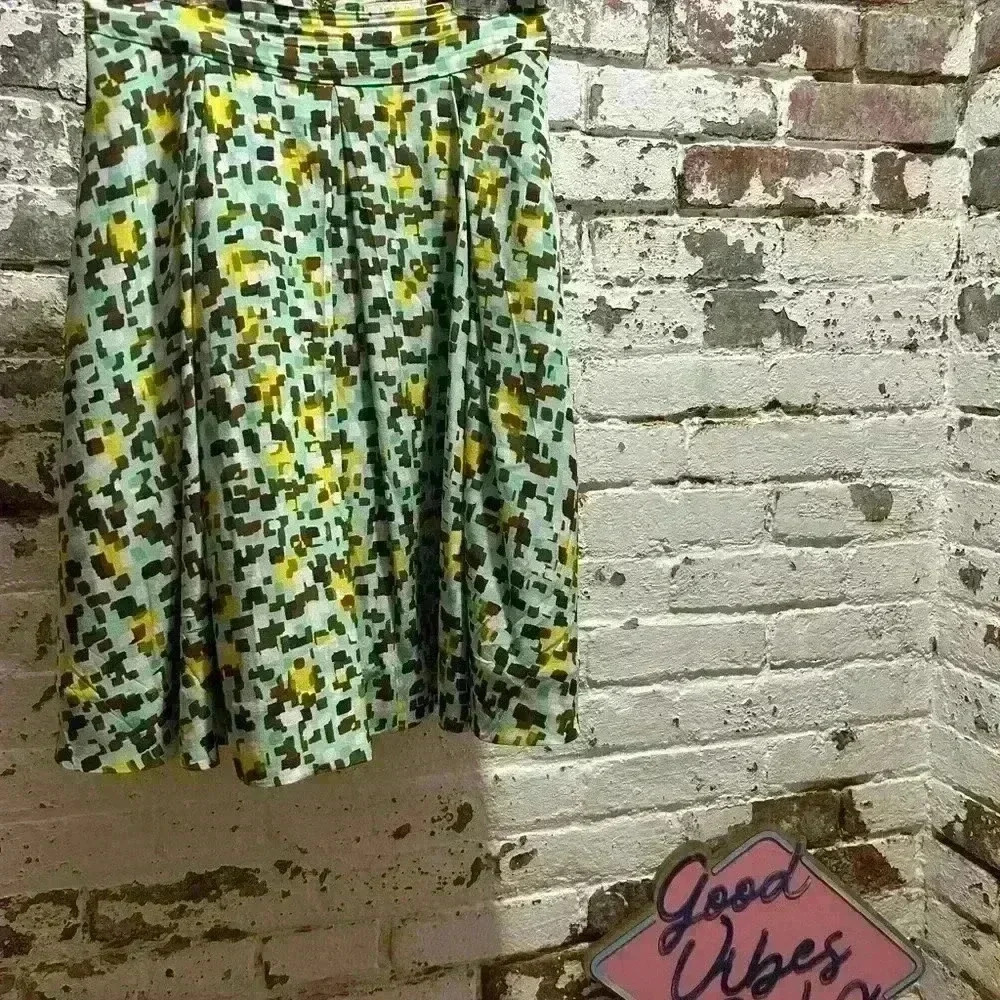 KATE SPADE skirt size 4.  Excellent condition!